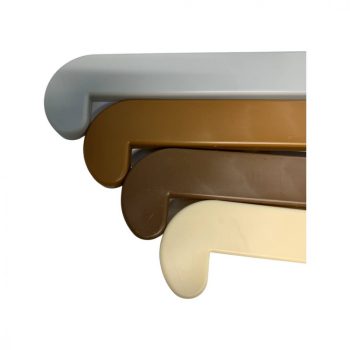   94. Műanyag végzáró profil 600mm Fehér Márvány (beltéri, fényes 2 cm kamrás párkányhoz)